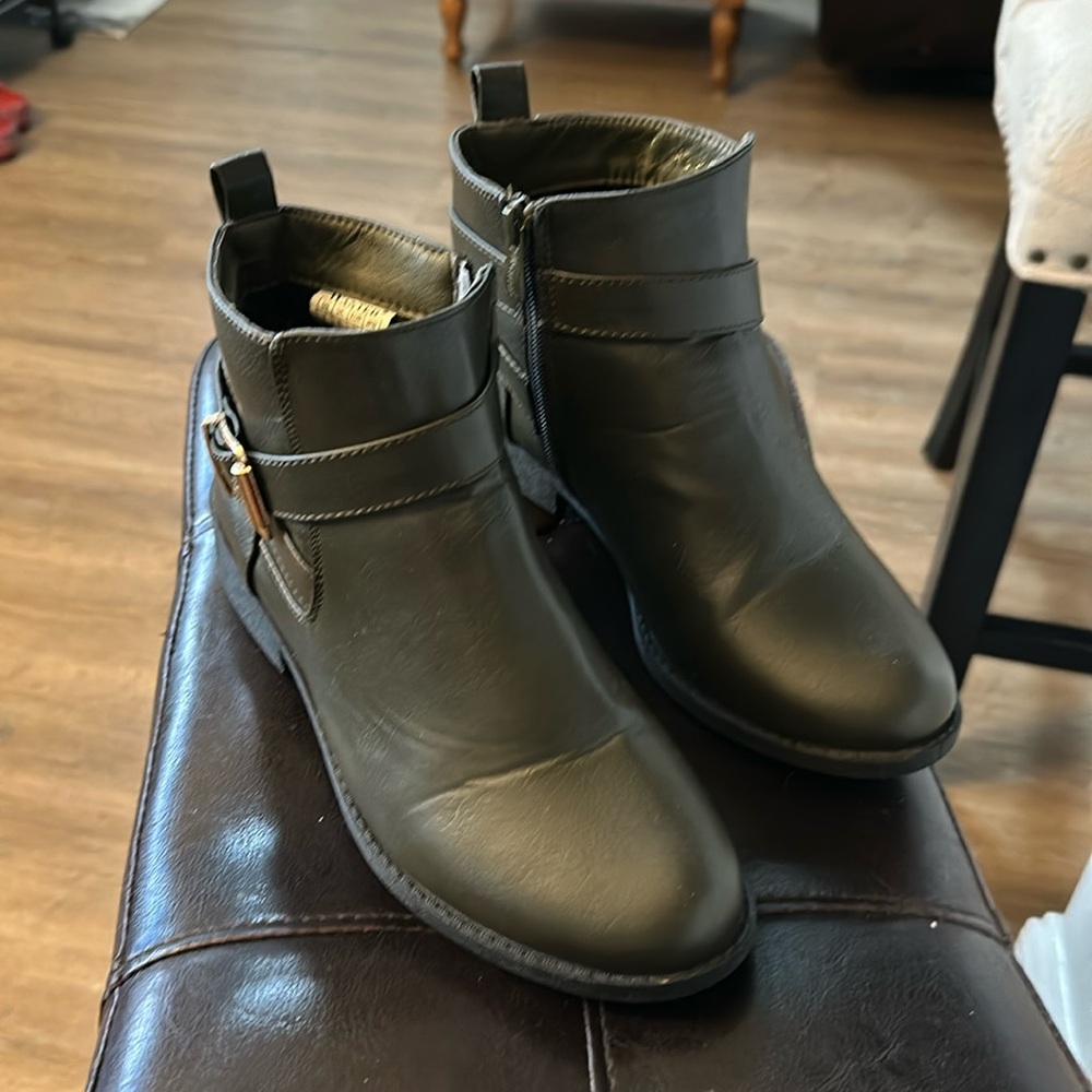 Green boots with gold buckle accents